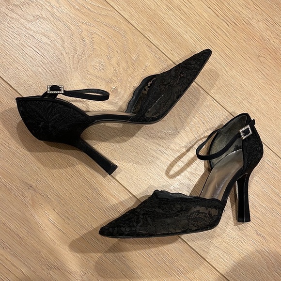 Stuart Weitzman Shoes - Stuart Weitzman lace